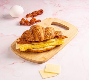 Egg and cheddar croissant